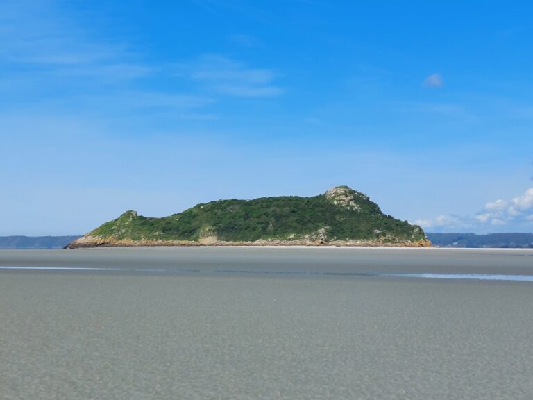 Tombelaine rocher mont saint michel